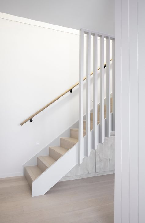 The wider the better! But if space is a commodity, 1000mm or 1m wide is a safe bet. By pairing with a balustrade like the vertical battens here, not only will your stairs feel more open, it will also allow LIGHT to filter and AIR to circulate better in your home. So it's a #winwin situation all round. Follow us on Pinterest and Instagram for more design tips. Head to our website to download free tip sheets, colour schemes, plans and project tools #staircase #timberbattens #timberstairs Reno Tips, Staircase Layout, White Staircase, Stair Banister, Stairs Design Interior, House Staircase, Kitchen Design Layout, Staircase Storage, Open Staircase