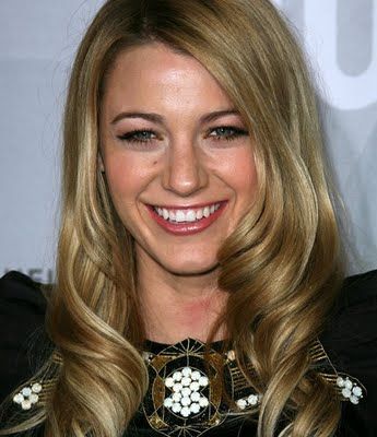 Smooth curls Inward Curls, Blake Lively Hair, Curl Hair, Who Runs The World, Split Ends, Blake Lively, Best Hairstyles, Curled Hairstyles, Look Chic