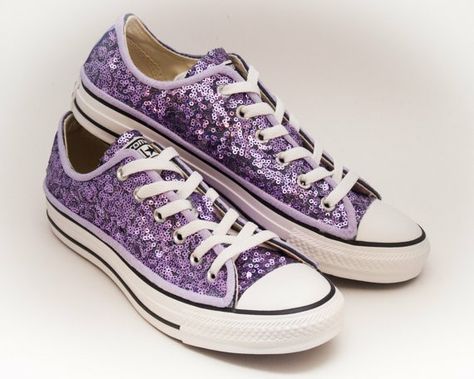 Violet sequin Chuck Taylor All Stars Unique Converse, Sparkly Converse, Unicorn Rooms, Decorating Shoes, Tenis Converse, Purple Converse, Shoes Inspiration, Converse Low, Converse Low Tops