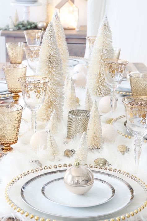 Winter Wonderland Tablescape, Box Noel, Tablescapes Christmas, Classy Christmas Decor, Pretty Christmas Decorations, Winter Birthday Parties, Deco Table Noel, Christmas Eve Dinner, Classy Christmas