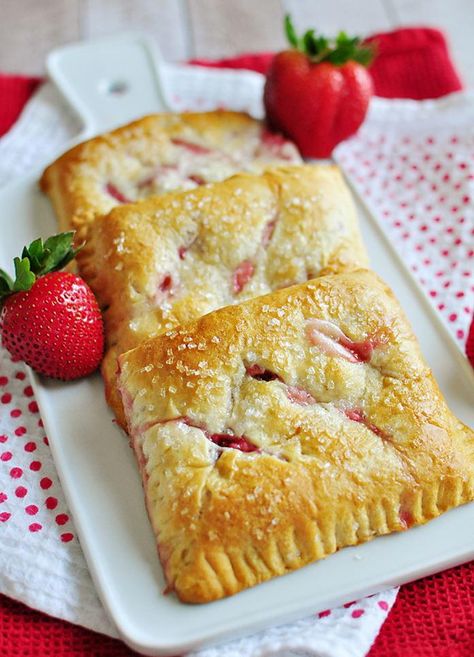 Easy Strawberry Cream Cheese Crescent Roll Pastries | These crescent roll pastries are out of this world (and super easy, too) Dessert With Crescent Rolls, Easy Desserts With Cream Cheese, Desserts With Cream, Desserts With Cream Cheese, Crescent Roll Pastry, Cream Cheese Pastries, Easy Strawberry Dessert, Crescent Roll Recipes Dessert, Easy Crescent Roll Recipes