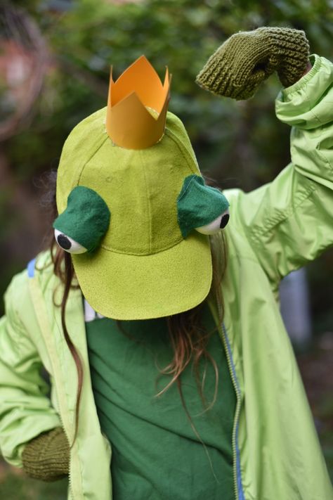 Frog prince costume Frog Prince Costume, Frog Costume Women, Frog Costume Kids, Diy Frog Costume, Frog Costume Diy, Frog Halloween Costume, Frog Outfits, Weird Hats, Frog Mask