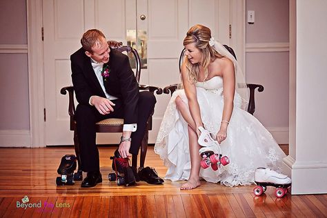 Roller Skating Bride & Groom Roller Skate Wedding, Roller Skating Engagement Photos, Roller Skating Wedding, Skate Wedding, Skateboard Wedding, Skate Shoot, Boho Disco Wedding, Tuscan Village, Inline Speed Skates