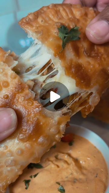 Chicken And Cheese Empanadas Recipe, Empanadas Recipe Videos, Mexican Empanadas Recipe, Chicken And Cheese Empanadas, Chicken Empanadas Recipe, Instagram Meals, Mexican Empanadas, Chicken Empanada Recipe, Cheese Empanadas Recipe