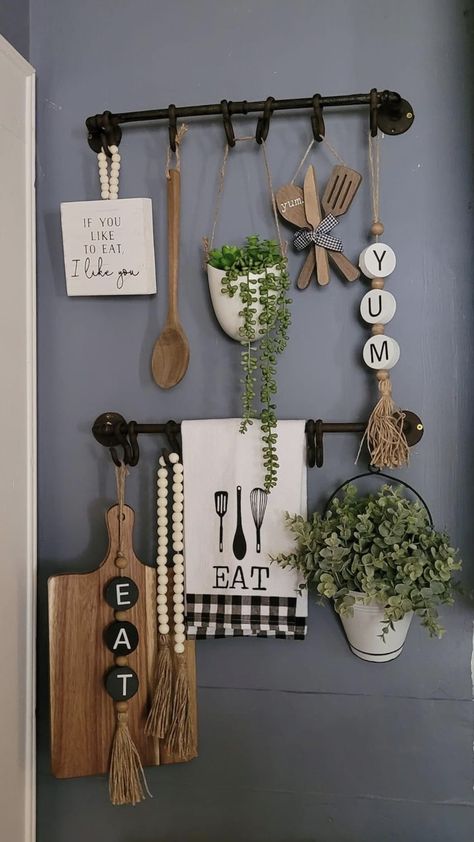 Towel Bar Decor, Kitchen Wall Art Diy, Cozy Room Ideas, Room Ideas For Men, Room Ideas For Men Bedroom, Men Bedroom, Farmhouse Kitchen Inspiration, Home Decor Cozy, Decor 2024