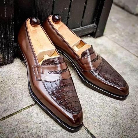 Men's+business+crocodile+pattern+shoes Ascot Shoes, Crocodile Leather Shoes, Alligator Dress Shoes, Vintage Loafers, Mens Business Shoes, Mark Williams, Quality Leather Boots, Custom Design Shoes, Moccasins Mens