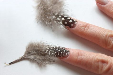 Feather Nail Art Feather Nail Designs, Feather Nail, Feather Nail Art, Feather Nails, Nail Art Diy Easy, Nail Art Tutorials, Nail Art At Home, Nail Art Designs Diy, Striped Nails