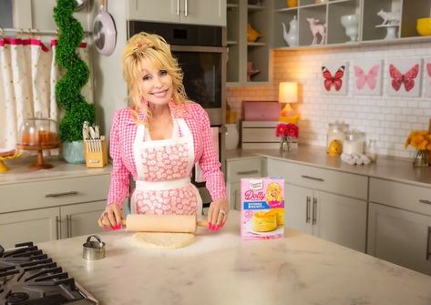 Dolly Parton has new Duncan Hines mixes, new song, rock album Dolly Parton Family, Dolly Parton Recipes, Turtle Brownies, 77th Birthday, Celebrity Recipes, Sweet Cornbread, Hoda Kotb, Cornbread Mix, Duncan Hines