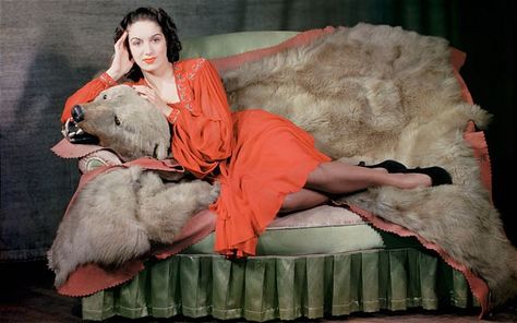 The Forties singer Pat Kirkwood, whose controversial meetings with Prince Philip feature in a musical written and performed by the mezzo-soprano Jessica Walker On Sofa Pose, Pose Woman, Evelyn Nesbit, Diana Dors, Rainha Elizabeth Ii, Veronica Lake, Elizabeth Montgomery, Katharine Hepburn, Blogger Design