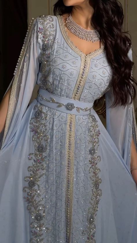 Moroccan Kaftan Dress, Abaya Design, Trendy Outfits Indian, Perhiasan India, Traditional Indian Dress, Desi Fashion Casual, Pakistani Fancy Dresses, Fancy Dresses Long, Modest Dresses Casual