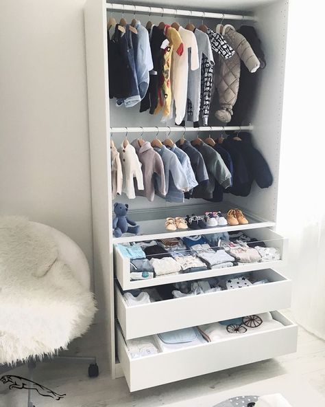 Muebles Para Bebes Ideas, Baby Boy Closet, Perlengkapan Bayi Diy, Zimmer Diy, Baby Decor Diy, Baby Room Organization, Baby Room Diy, Baby Zimmer, Baby Closet