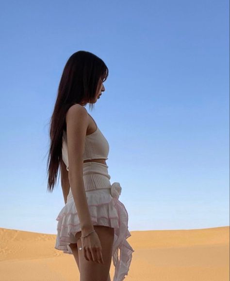 Desert photoshoot #desert #desertlife #sand sand dunes california #california #cali #caliivibes Dunes Outfit, Sand Dunes Outfit, Photoshoot Desert, Dunes Photoshoot, Desert Photoshoot Ideas, Sand Dunes Photoshoot, Desert Photoshoot, Desert Aesthetic, Photoshoot Aesthetic