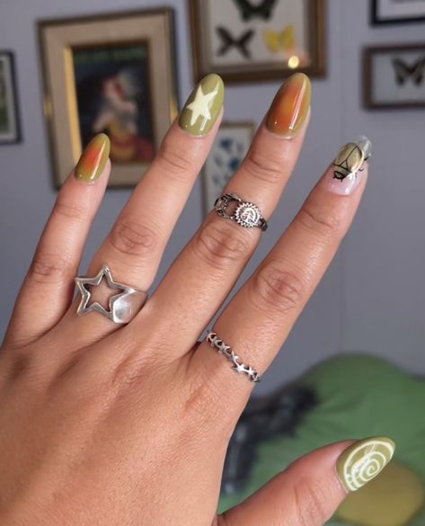 Earthy Nails Short, Hippie Nails Boho, Bohemian Nails, Boho Nails, Hippie Nails, Grunge Nails, Funky Nails, Cool Nail Art, Fire Nails