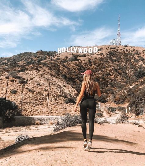 INSTAWORTHY LA 🏝🏄🏼‍♀️🌆 on Instagram: “📍 3398 Ledgewood Dr, Los Angeles, CA, 90068 📷 One of the absolute must have pictures in La is by Hollywood sign ❣️ if you are a tourist…” Hollywood Instagram Pictures, Good Angles For Pictures, Hollywood Sign Outfit, Hollywood Sign Aesthetic, Los Angeles Photo Ideas, Hollywood Sign Pictures, Cali Pics, Los Angeles Aesthetic Outfit, Los Angeles Outfits