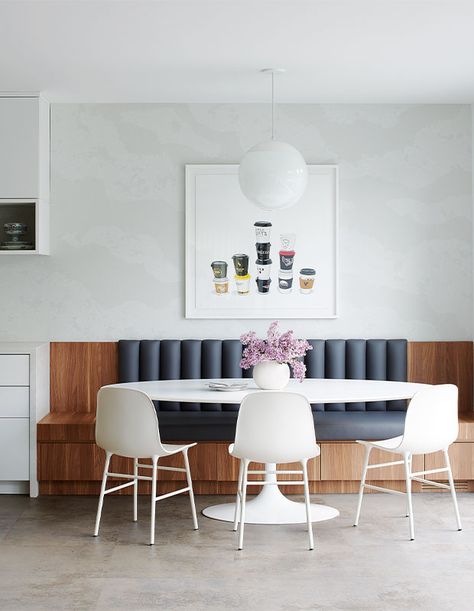 Step Inside 30+ Marvellous Mid-Century-Style Rooms - House & Home Banquette Ideas, Saarinen Dining Table, Mesa Oval, Banquette Seating In Kitchen, Banquet Seating, Condo Living Room, Kitchen Banquette, Two Tone Kitchen, Banquette Seating