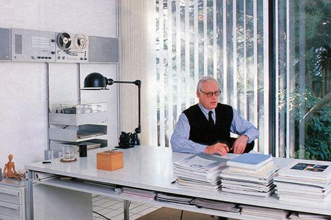 Braun Dieter Rams, Braun Design, Dieter Rams, Desk Inspiration, Study Rooms, Space Age, Modern Interior Design, 인테리어 디자인, Interior Spaces