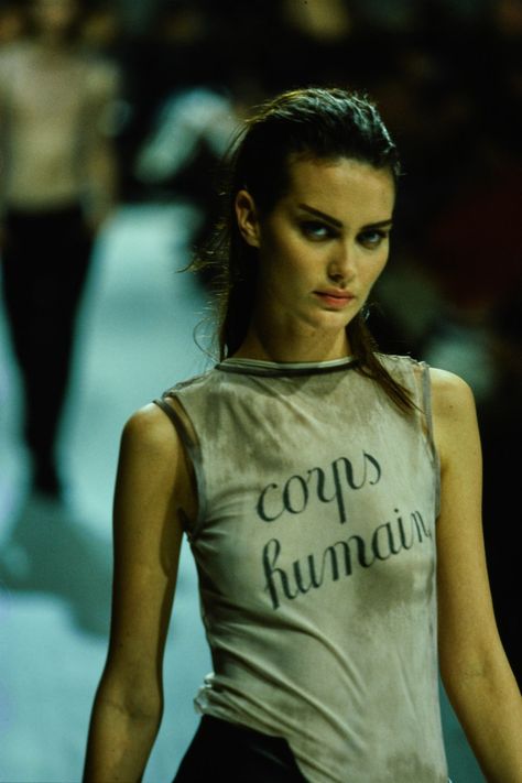 Shalom Harlow, Ideal Beauty, Archive Fashion, Ann Demeulemeester, 90s Fashion, Runway Fashion, Fashion Inspo Outfits, Athletic Tank Tops, High Fashion