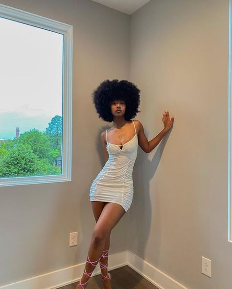 White Dresses Black Women, Cute Concert Outfits, African Bridesmaid Dresses, Twins Fashion, Girly Style Outfits, Girly Fits, Dresses Black Women, Big Girl Fashion, White Dresses