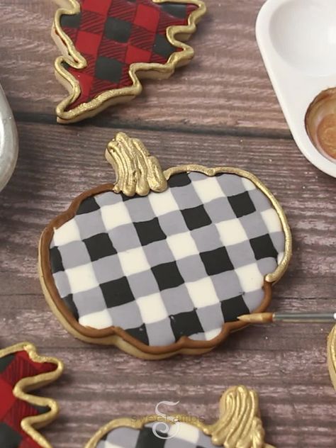 Thanksgiving Cookie Ideas, Plaid Cookies, Leaves Cookies, Cookies For Fall, Sugar Cookie Recipe With Royal Icing, Vanilla Sugar Cookie Recipe, Plaid Pumpkins, Pumpkins And Leaves, Leaf Cookies