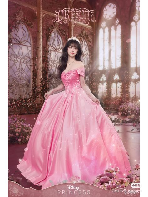 Gaun Princess Disney, Big Dress Poses, Ball Gown Poses, Princess Pose Reference, Princess Pose, Princess Poses, Ulzzang Dress, Princess Dress Pink, Princess Photo Shoot