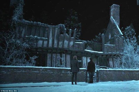 Harry Potter fans can now stay in Godric's Hollow for £120 a night | Daily Mail Online Gryffindor Aesthetic, Harry Potter Hermione Granger, Lily Potter, The Deathly Hallows, Harry Potter Deathly Hallows, Potters House, Golden Trio, Lord Voldemort, Harry Potter Hermione