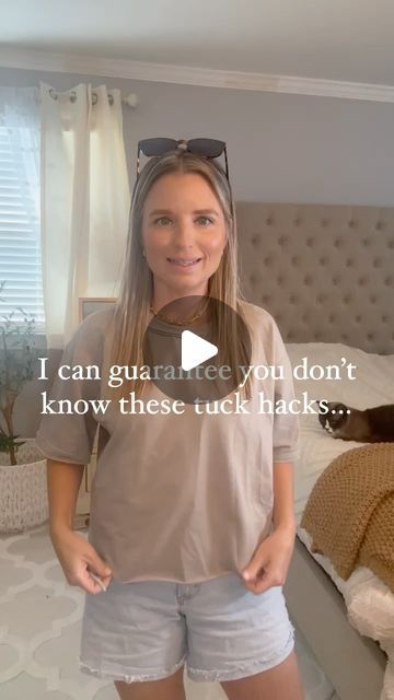 Trudy Lynn Linton on Instagram: "All you need is an oversized tee. 💫This one is only $13 dollars right now for prime day, it is perfect for how I like to tuck my tees without adding extra bulky shirt in my jeans.   1. The hair tie tuck! Wrap a hair tie or hair elastic around the shirt and turn it to the inside.  2. The front tuck - the easiest and my favorite!   3. The side tuck- this gives a totally different look to the tuck.   4. The punched tuck- so fun and I think would look great with a maxi dress on the bottom!   5. The bra tuck - super easy and creates the exact length of top you want.   #stylehacks #whattowear #grwm #hacks #tucking #sidetuck #fronttuck #pinchedtuck #bratuck #summerstyles #oversizedtees   Be sure to follow @yourpetitebestie for daily affordable fashion inspo!  H O Bra Tuck Shirt, Tuck Shirt Into Bra Hack, Shirt Tucking Hacks, Front Tuck Shirt, Mommy Tummy, Baggy Shirt, Oversized Tee Shirt, Bra Hacks, Big Tshirt