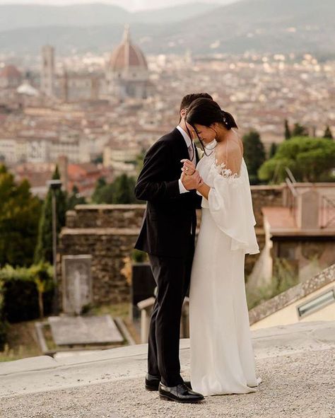 Kissed by the golden hour. . . . #tuscany #wedding #photography #florence #bride #qualcosadiblu #love #weddingphotography #couple #photooftheday #weddingphoto #luxurywedding #villa #weddinginspo #groom #inspiration #italy #destinationwedding #instawedding Amazing Wedding Venues, Florence Wedding, Dream Destination Wedding, Villa Wedding, The Golden Hour, Greece Wedding, Wedding Photos Poses, Tuscany Wedding, Italy Wedding