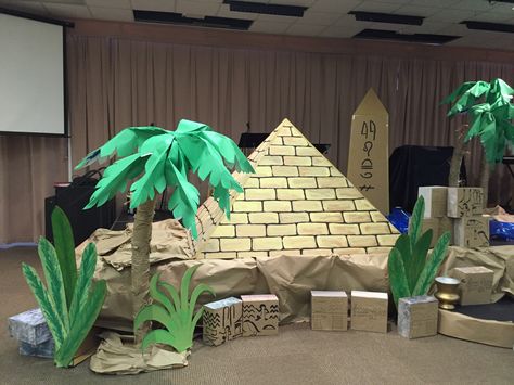 Ancient Egypt Set Design, Joseph Vbs Decorations, Egypt Decorations Classroom, Ancient Egypt Decorations, Egyptian Pyramid Project, Egypt Vbs Decorations, Ancient Egypt Display, Egypt Display, Egypt Decorations