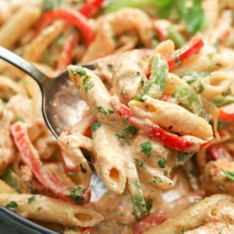 Creamy Chicken Fajita Pasta - Spend With Pennies Baileys Brownies, Fajita Pasta Recipe, Fajita Sauce, Pasta One Pot, Fajita Pasta, Easy Chicken Fajitas, Chicken Peppers, Fajita Chicken, Chicken Fajita Pasta