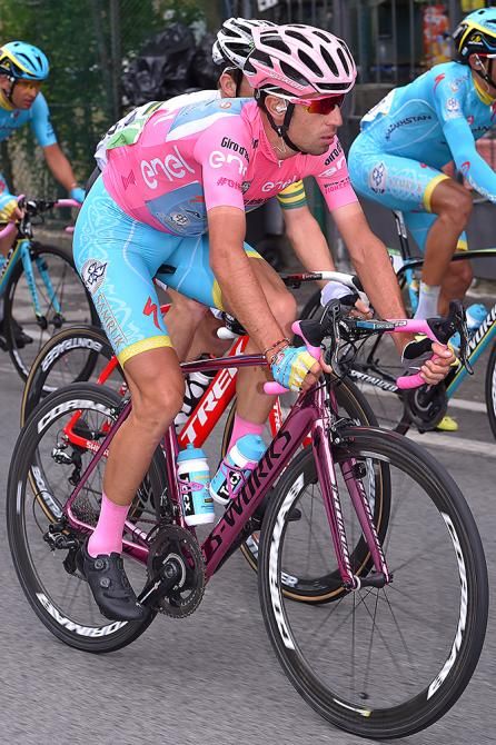 Vincenzo Nibali (Astana) in the maglia rosa on the Turin circuits Vincenzo Nibali, Bike Equipment, Professional Cycling, Bike Reviews, Pro Cycling, Road Bicycle, Turin, Cool Bikes, Bmx