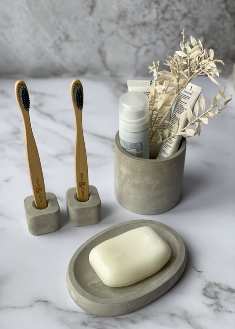 Bathroom, home accessories, home decor, handmade, soap dish, toothbrush holder, organizer, stylish, beautiful Concrete Crafts To Sell, Cement Decor, Ceramic Bathroom Accessories, Ideas Ceramica, Ceramica Ideas, Concrete Home Decor, Cement Diy, Concrete Diy Projects, Cement Art