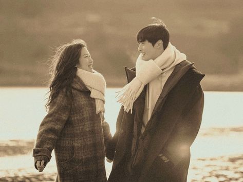 Suho And Jukyung, True Beauty Kdrama, Couple Vintage, Scene Aesthetic, Fotografi Vintage, Vintage Couples, Film Inspiration, Aesthetic People, Korean Couple