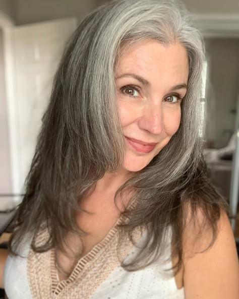 Gray Hair Model, Grey Long Haired Cat, Long Straight Grey Hair, Grey Long Wigs, Grey Hair Model Older Women, Dr Characters, Senior Dating, Silver Haired Beauties, Older Style