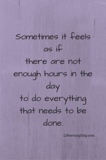 Sometimes it feels as if there are not enough hours in the day to get everything done and we begin to feel overwhelmed. Try changing these 9 things. Working Mom Organization, Work Life Balance Tips, Mom Entrepreneur, Mom Life Quotes, Organized Mom, Busy Mum, Working Mother, Time Management Tips, Busy Life