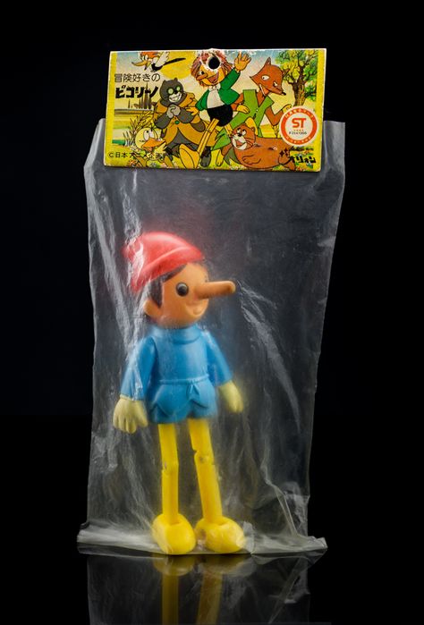 Doesn't look very spectacular...but is pretty hard to find. Believe me. Pinocchio (ピコリーノの冒険) blue version sofubi. Made by Orion around 1976. #Orion #オリオン #Adventures of #Pinocchio #Piccolino #ピコリーノの冒険 #vintagetoys #japanesetoys #toy #anime #manga #vintage #sofvi #ソフビ #sofubi Vintage Japanese Toys, Japan Toys, Product Shooting, 1980s Toys, Toy Packaging, Japanese Games, Japanese Toys, Japanese Characters, Toy Bags