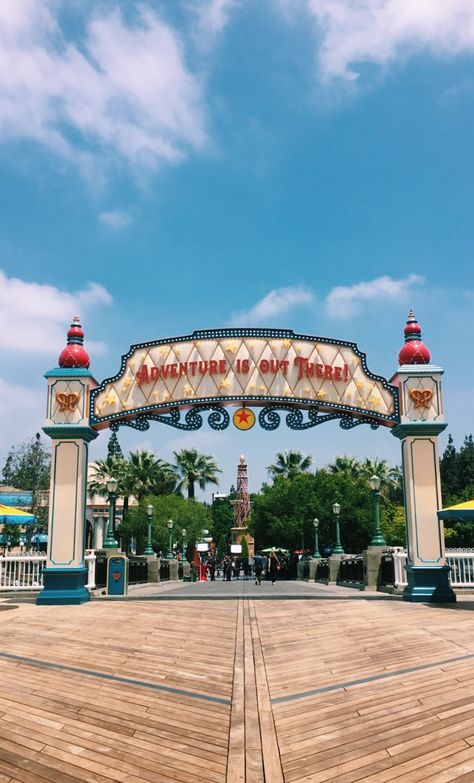 #pixarpier #up #adventureisoutthere #pier #disney #disneyland Disneyland Entrance, Pixar Pier, Landscape Architecture Diagram, Disneyland California Adventure, Disney Photo Ideas, Yearbook Ideas, Disney Photography, Disneyland California, Disney Side