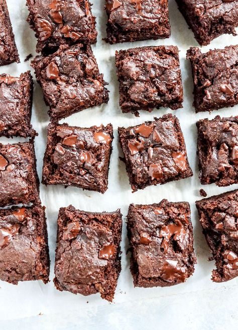 Gluten-Free Vegan Brownies Decadent Brownies, Fudgy Vegan Brownies, Vegan Gluten Free Brownies, Nut Free Desserts, Egg Free Desserts, Gluten Free Chocolate Recipes, Best Vegan Desserts, Gluten Free Egg Free, Vegan Brownie