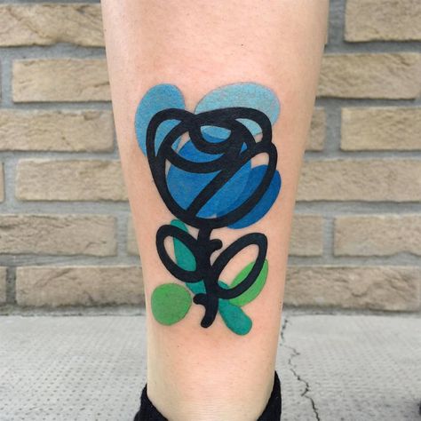 Blue Flower Tattoos, Blue Rose Tattoos, Tatuaje A Color, Tattoo Magazines, Classic Tattoo, Top Tattoos, Nature Tattoos, Trendy Tattoos, Mambo