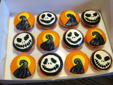 Nightmare Before Christmas Birthday Cupcakes, Nightmare Before Christmas Cupcakes, Cupcakes Images, Nightmare Before Christmas Cake, Preschool Classrooms, Cupcakes Halloween, Disney Cupcakes, Birthday Party Snacks, Sweet Child O' Mine