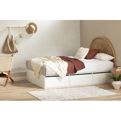 This contemporary bed with six drawers is just what you need for your bedroom! Its clean, minimalist look is evident in the straight lines and handle-less drawers with a space at the top that makes them easy to open. And you can use the six storage spaces to organize clothes, pajamas, blankets, and bedding just the way you like them. Wherever you put it, in the master bedroom or the guest room, this bed will become the focal point of your decor. You won't be able to do without it! Color: White | Organize Clothes, Platform Bed With Storage, Queen Platform Bed, Contemporary Bed, Pure Black, Modern Bedroom Design, Small Room Bedroom, South Shore, Bedroom Aesthetic