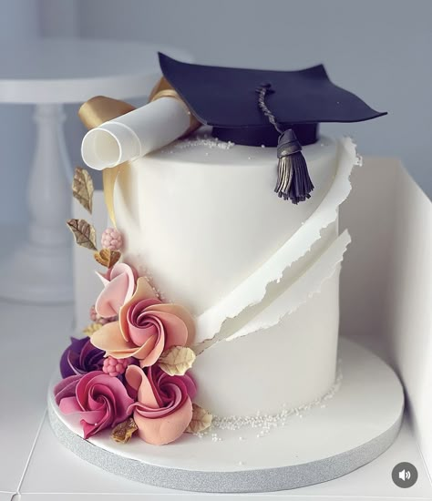 Graduation Cakes Ideas, Lawyer Cake, Girl Graduation Party, Graduation Cake Designs, Graduation Party Desserts, Doctor Cake, Graduation Treats, Teacher Cakes, Graduation Party Cake