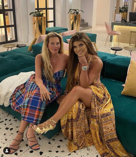 Dina Manzo, Teresa Giudice, Tv Fashion, Fashion Tv, Fashion And Style, Real Housewives, Plaid Dress, Reality Tv, Instagram Fashion