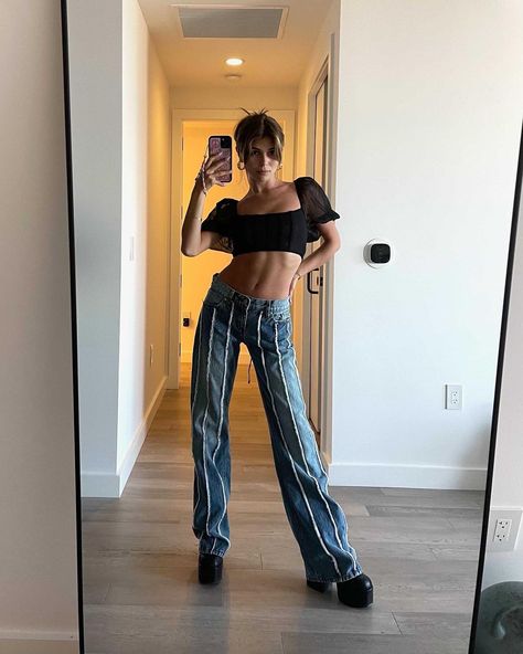 olivia jade on Instagram: “apple bottom jeans 👖💙 @revice_denim #ad” Pants Low Waist, Nyc Clothes, Revice Denim, Olivia Jade, Apple Bottom Jeans, Blue Denim Pants, Cheap Jeans, Apple Bottoms, Bottom Jeans