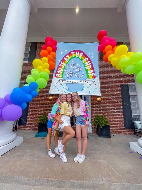 Rainbow Sorority Theme, Zeta Tau Alpha Bid Day, Rainbow Bid Day, Bid Day Themes Sorority, Themes Sorority, Sorority Themes, Sorority Bid Day, Bid Day Themes, Zeta Tau Alpha