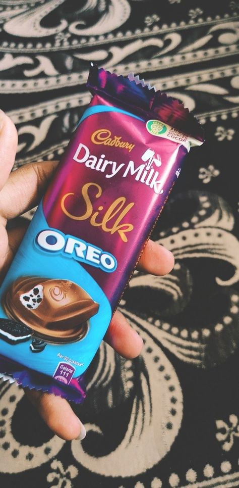 chocolate 🍫 silk 😋 Silk Oreo Chocolate, Silk Oreo, Dairy Milk Silk, Silk Chocolate, Instagram Dp, Chocolate Oreos, Snap Food, Dairy Milk, Super Nintendo