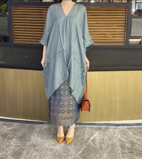 Baju Songket Modern Simple, Baju Kurung Songket Design, Baju Kurung Songket Modern, Outer Batik Modern Hijab, Songket Dress Modern, Tunik Modern Simple, Songket Modern, Kaftan Dress Modern, Batik Outer