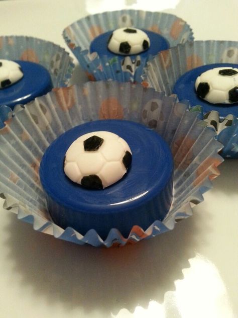 Soccer Team Party, Soccer Cookies, Soccer Theme, Team Party, Covered Oreos, Senior Night, Chocolate Covered Oreos, Bday Ideas, Chocolate Brownies