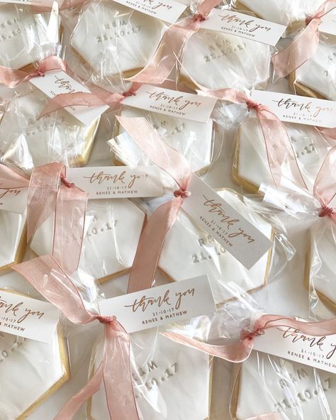 Personalised cookies make the perfect wedding or party favour Thankyou tags @paigetuzee_designs Ribbon @laladesignperth Personalised Cookies, Wedding Cookie Favors, Biscuit Wedding Favours, Cookies Design, Simple Wedding Favors, Food Wedding Favors, Cookie Party Favors, Honey Wedding Favors, Cookie Wedding Favors