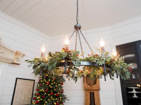 House Renovation Ideas Fixer Upper, Fixer Upper Christmas, Joanna Gaines Christmas, Magnolia Fixer Upper, Chip And Jo, Magnolia Farms, Houses Ideas, Fixer Upper Style, Chicken Wraps