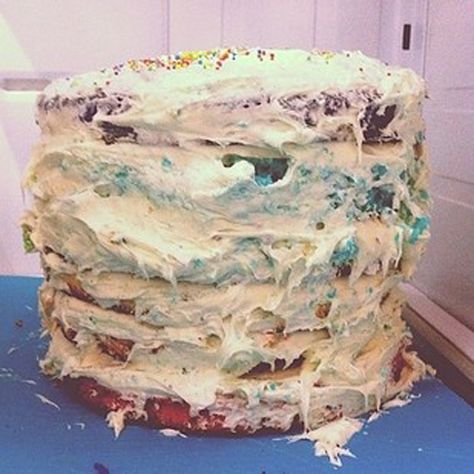 Birthday Cakes Gone Terribly Wrong Messed Up Cakes, Funny Bday Cakes, Epic Cake Fails, Multi Color Cake, Cakes Gone Wrong, Food Plating Design, Bad Cakes, Baking Fails, Scary Food